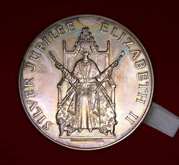Royal Mint. Large Sterling Silver Jubilee medallion. 1977.