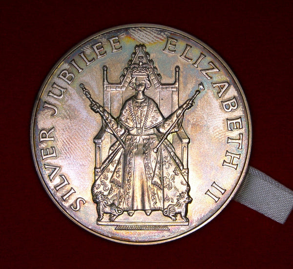 Royal Mint. Large Silver Jubilee medallion. 1977