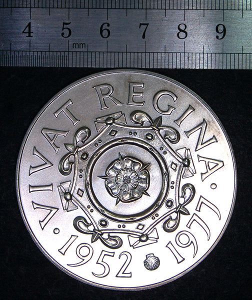 Royal Mint. Large Sterling Silver Jubilee medallion. 1977.