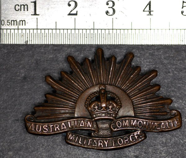 Australia and Commonwealth Forces collar badge.