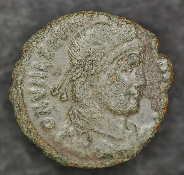 Valentinian 1. AE18mm. Soldier and horseman